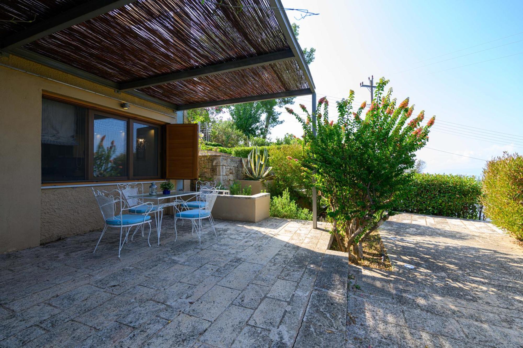 Mani Tower Villa Akrogiali Exterior photo